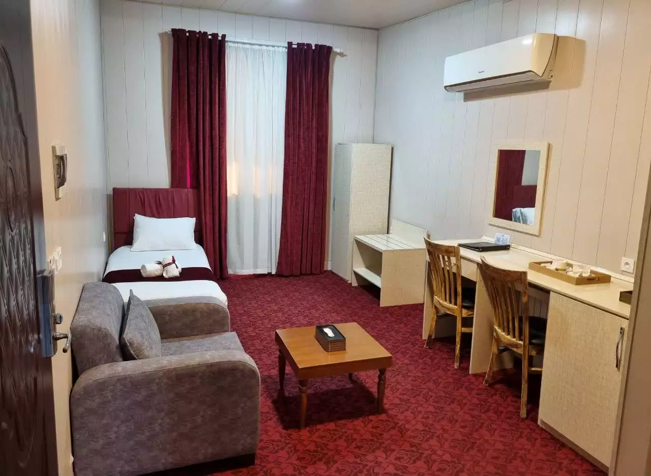 Alibaba https://cdn.alibaba.ir/ostorage/hotel-accommodation-images/685955c4ac13a7ed0d84e017_سوئیت سه تخته ویژه (2).webp